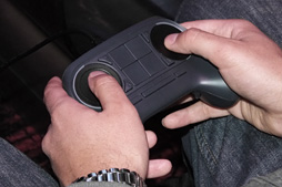 画像ギャラリー No.007のサムネイル画像 / ［CES 2014］「Steam Controller」ファーストインプレッション。肝心要の左右トラックパッドは使いやすい？