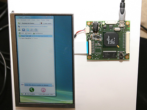 画像ギャラリー No.002のサムネイル画像 / ［COMPUTEX 2008＃22］USBケーブル1本でバスパワー動作のセカンドディスプレイを接続可能な時代が間もなく到来
