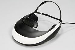 画像ギャラリー No.002のサムネイル画像 / 新世代のヘッドマウントディスプレイは買いか? ソニー「HMZ-T1」徹底検証