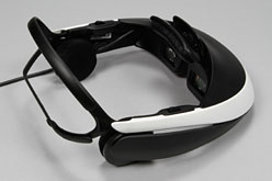 画像ギャラリー No.037のサムネイル画像 / 新世代のヘッドマウントディスプレイは買いか? ソニー「HMZ-T1」徹底検証