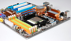 画像ギャラリー No.014のサムネイル画像 / 「Phenom」と「AMD 790FX」に関する現状報告