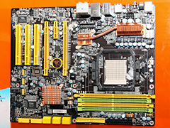 画像ギャラリー No.008のサムネイル画像 / AMD,45nmプロセスCPU「Shanghai」のデモを実施。RS780Dマザーも登場