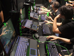 画像ギャラリー No.002のサムネイル画像 / Razer USAブースで行われた「StarCraft II: Wings Of Liberty」イベントレポート。台湾トップレベルのSEN氏を日本人プレイヤーが打ち負かす場面も
