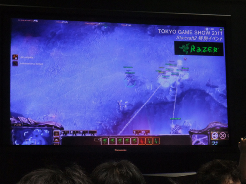 画像ギャラリー No.003のサムネイル画像 / Razer USAブースで行われた「StarCraft II: Wings Of Liberty」イベントレポート。台湾トップレベルのSEN氏を日本人プレイヤーが打ち負かす場面も