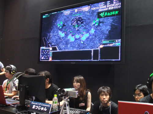 画像ギャラリー No.011のサムネイル画像 / Razer USAブースで行われた「StarCraft II: Wings Of Liberty」イベントレポート。台湾トップレベルのSEN氏を日本人プレイヤーが打ち負かす場面も