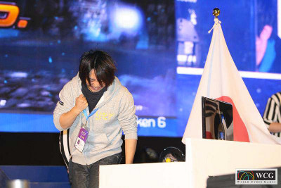 画像ギャラリー No.004のサムネイル画像 / 「WCG2011」，「鉄拳6」日本代表のNOBI選手が金メダルを獲得