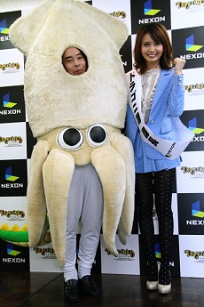 画像ギャラリー No.002のサムネイル画像 / 加藤夏希さんが「ドラゴニカ」のプロモーション責任者に！　「加藤夏希 ドラゴニ課 課長就任式」レポート