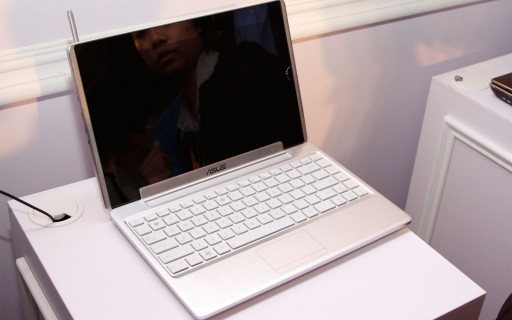 画像ギャラリー No.004のサムネイル画像 / ［COMPUTEX］ASUS，スレート型タブレット端末3モデルを発表。CPUにTegra 2やCoreプロセッサを搭載