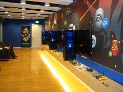 画像ギャラリー No.018のサムネイル画像 / 主人公Faithのモデルは誰? EA,「Mirror's Edge」のプレゼンテーションイベントを開催