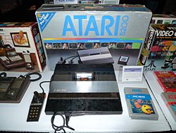 画像ギャラリー No.043のサムネイル画像 / ビデオゲームの歴史がここに集結。激レアなコンシューマゲーム実機に触れられたE3会場の「VIDEOGAME HISTORY MUSEUM」ブースを紹介