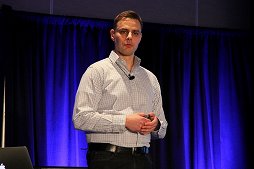 画像ギャラリー No.002のサムネイル画像 / ［GDC 2012］抵抗は無意味だ――ソーシャルはモバイルを同化させる。ApplifierのCEOが語るソーシャルアプリの生き残り方