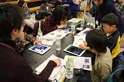 画像ギャラリー No.006のサムネイル画像 / ネクソンが「みらいクリエイターズプロジェクト」の第2回を開催。プロジェクションマッピングのクリスマスツリー制作イベントをレポート