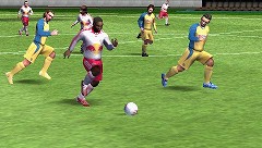 画像ギャラリー No.008のサムネイル画像 / 連載「PCゲームを持ち出そう!」。第17回はサッカーゲーム「FIFA 08」のPSP版を紹介