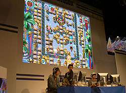 画像ギャラリー No.003のサムネイル画像 / ［TGS 2008＃076］ハドソンブースにて「ボンバーマンワールドカップ 2008」の決勝大会イベント開催