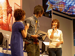 画像ギャラリー No.010のサムネイル画像 / ［TGS 2008＃076］ハドソンブースにて「ボンバーマンワールドカップ 2008」の決勝大会イベント開催