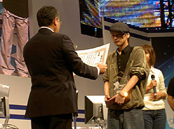 画像ギャラリー No.011のサムネイル画像 / ［TGS 2008＃076］ハドソンブースにて「ボンバーマンワールドカップ 2008」の決勝大会イベント開催