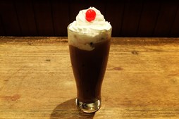 画像ギャラリー No.003のサムネイル画像 / 「Wizardry Online」「Wizardry Schema」と欧風ギルドレストラン「ザ・グランヴァニア」のコラボドリンクが公開