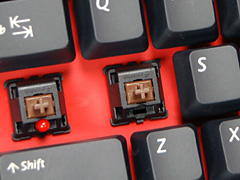 画像ギャラリー No.006のサムネイル画像 / “Cherry茶軸”採用の赤い限定版,DHARMAPOINT製キーボード「DRTCKB102UBRT」テストレポート