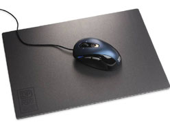 画像ギャラリー No.005のサムネイル画像 / DHARMAPOINT,“ゲーマー向けフッ素コート剤”と,“ハードより硬い”マウスパッドを発表