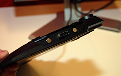 画像ギャラリー No.007のサムネイル画像 / 「X6 Keyboard」＆「X5 Mouse」。実機展示された「SideWinder」の気になるところを担当者に確認