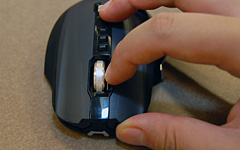 画像ギャラリー No.016のサムネイル画像 / 「SideWinder X8 Mouse」詳報。穴のないスペックは，ゲーマー向けワイヤレスマウスの概念を変えるか？