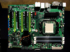 画像ギャラリー No.023のサムネイル画像 / NVIDIA,AMD製CPU向けチップセット「nForce 780a SLI」を発表――mGPU搭載,Hybrid SLI対応のフラグシップ