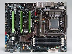 画像ギャラリー No.010のサムネイル画像 / GeForce 9800 GX2のQuad SLIは究極のハイエンドゲーム環境たり得るか?