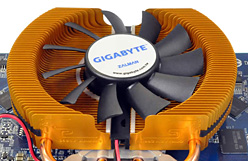 画像ギャラリー No.003のサムネイル画像 / Zalmanクーラー＆OC仕様のGIGABYTE製9800 GTにメモリ1GB版