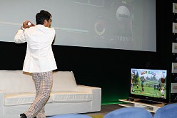 画像ギャラリー No.006のサムネイル画像 / ショットの際のプレッシャーは本物――PS Move対応「みんなのGOLF 5 PlayStation the Best」の発売記念イベントにタレントの石田純一さんが登場