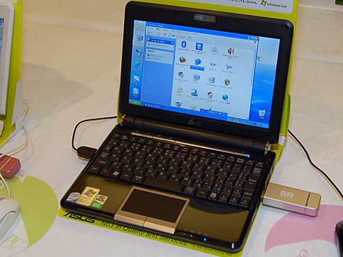 画像ギャラリー No.005のサムネイル画像 / ASUS，Atom搭載の小型ノートPC「Eee PC 901-X」発表。12日に5万9800円で発売