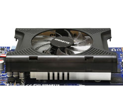 画像ギャラリー No.002のサムネイル画像 / 2スロット仕様の大型クーラーを採用したGIGABYTE製9600 GTカード