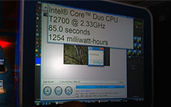 画像ギャラリー No.007のサムネイル画像 / ［COMPUTEX］「HUGIってなんだ？」Intel，3GHz超のノートPC用CPU発表。Atom用の次世代プラットフォーム「Pinetrail」は年末に