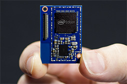 画像ギャラリー No.002のサムネイル画像 / Intel,組み込み機器用超小型コンピュータ「Edison」を正式発表。SilvermontアーキテクチャのAtomをCPUコアに採用