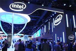 画像ギャラリー No.011のサムネイル画像 / IntelがCES 2015でアピールしたのは,最新CPUではなくRealSenseとウェアラブル機器向け超小型コンピュータだった