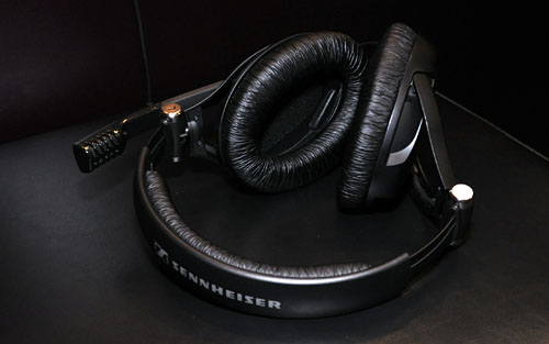 画像ギャラリー No.003のサムネイル画像 / ［COMPUTEX］ASUS，「Xonar」初のゲーマー向けサウンドカードを公開。Sennheiserのヘッドセットが付属
