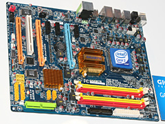 画像ギャラリー No.013のサムネイル画像 / Intel,「Atom」やIntel 4シリーズチップセットの実機をCeBITで公開