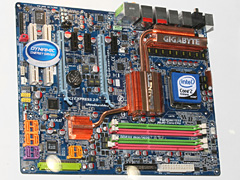 画像ギャラリー No.014のサムネイル画像 / もはや“いらない子”なのか? Intel,フラグシップチップセット「X48」出荷開始