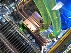 画像ギャラリー No.003のサムネイル画像 / ［COMPUTEX 2008＃01］GIGABYTE，ゲーマー＆オーバークロッカー向けP45マザーを公開