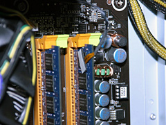 画像ギャラリー No.026のサムネイル画像 / BIOSTARのゲーマー&オーバークロッカー向けマザー「TPower I45」,その“ゲーマー向け度合い”をチェックする