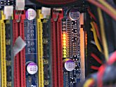画像ギャラリー No.025のサムネイル画像 / GIGABYTEのゲーマー＆OCer向けマザーボード「GA-EP45-EXTREME」は，どこまでゲームに向くか？