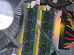 画像ギャラリー No.032のサムネイル画像 / GIGABYTEのゲーマー＆OCer向けマザーボード「GA-EP45-EXTREME」は，どこまでゲームに向くか？