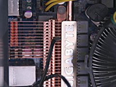 画像ギャラリー No.033のサムネイル画像 / GIGABYTEのゲーマー＆OCer向けマザーボード「GA-EP45-EXTREME」は，どこまでゲームに向くか？