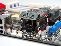 画像ギャラリー No.008のサムネイル画像 / 写真で見る，ASUSのゲーマー向けX58マザーボード「Rampage II Extreme」