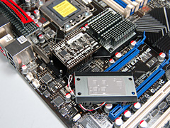 画像ギャラリー No.009のサムネイル画像 / 写真で見る，ASUSのゲーマー向けX58マザーボード「Rampage II Extreme」