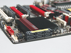 画像ギャラリー No.017のサムネイル画像 / ASUS「R.O.G.」のP55モデル「Maximus III Formula」。実機の特徴を細かくチェックする