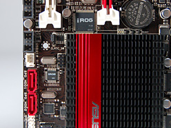 画像ギャラリー No.018のサムネイル画像 / ASUS「R.O.G.」のP55モデル「Maximus III Formula」。実機の特徴を細かくチェックする