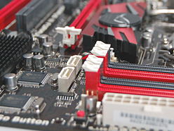 画像ギャラリー No.020のサムネイル画像 / ASUS「R.O.G.」のP55モデル「Maximus III Formula」。実機の特徴を細かくチェックする