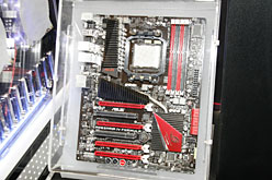 画像ギャラリー No.010のサムネイル画像 / ASUS，超ハイエンドからEee PCまで，全レンジでゲーマー向けPCを推進へ