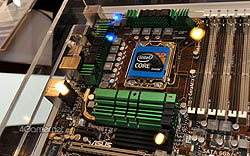 画像ギャラリー No.017のサムネイル画像 / ［COMPUTEX］ゲーマー向け製品が数多く登場したASUSブース，マザーボードのトピックを駆け足でチェック