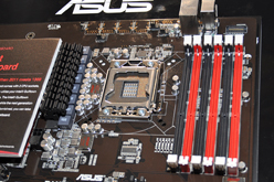 画像ギャラリー No.005のサムネイル画像 / ［COMPUTEX］ASUS，LGA2011＆LGA1366ツインソケットの「R.O.G.」コンセプトマザーボード「Danshui Bay」を披露